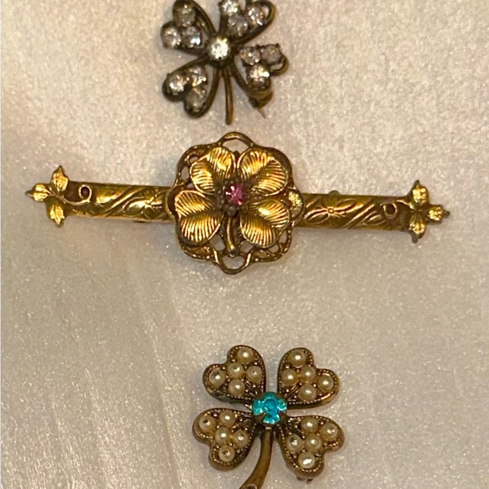 Vintage Floral and Clover Brooch Set